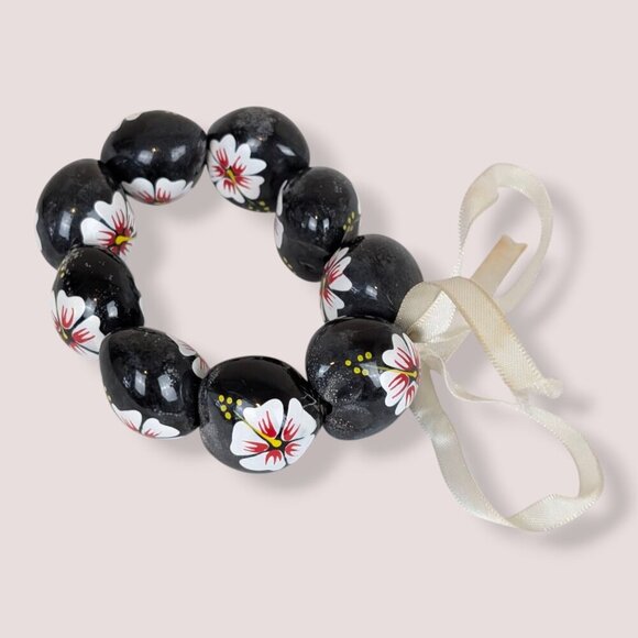(2/$20) White & Red Floral Kukui Nut Stretch Bracelet - Picture 4 of 5